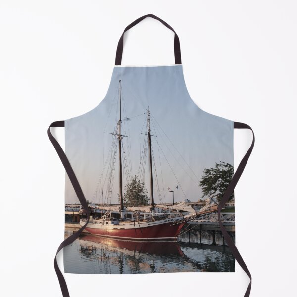Artikelvorschau, Rotes Segelboot am Lake Michigan angedockt entworfen und verkauft von CountyKent.