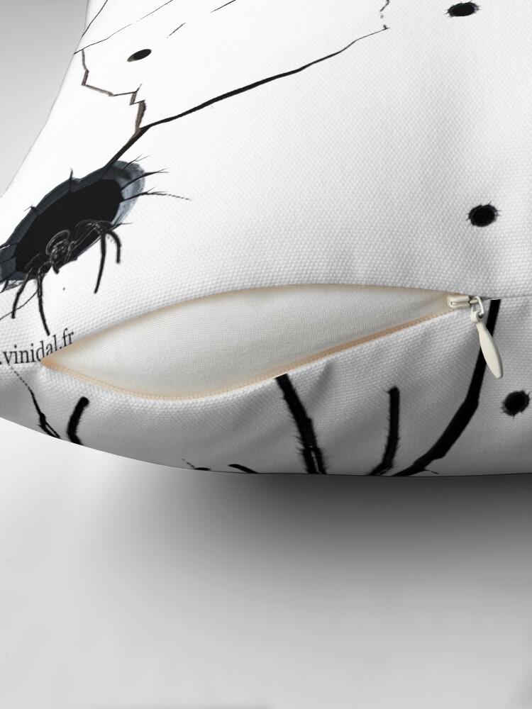 Aperçu 2 sur 4. Coussin avec l'œuvre FISSION. créée et vendue par Vinidal.