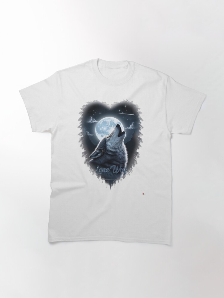 Aperçu 3 sur 7. T-shirt classique avec l'œuvre Lone Wolf. Modèle N°1. créée et vendue par Vinidal.