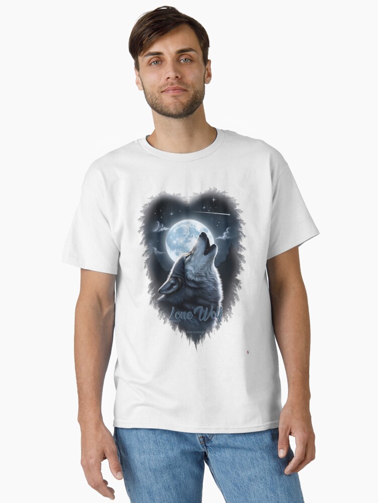 Aperçu 1 sur 7. T-shirt classique avec l'œuvre Lone Wolf. Modèle N°1. créée et vendue par Vinidal.