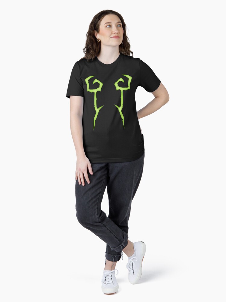 Imagen 4 de 7, Camiseta esencial con la obra Se un Demonio (Cazador), diseñada y vendida por snitts.