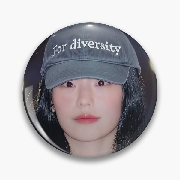 Artikelvorschau, ITZY GOLD IMAGINÄRER FREUND YEJI MIDZY entworfen und verkauft von Valereekmerch.