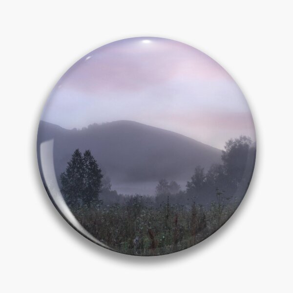 Artikelvorschau, Nebel Sonnenaufgang im Tal entworfen und verkauft von PixelBirch.