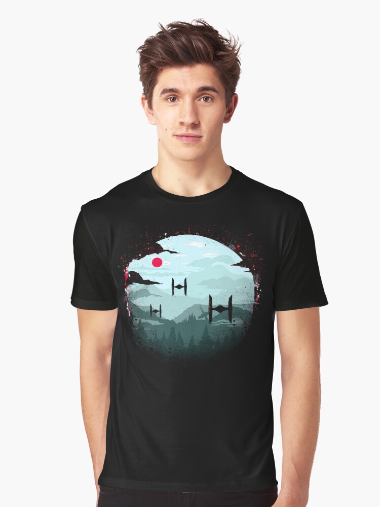 Imagen 1 de 5, Camiseta gráfica con la obra Cazas TIE al amanecer, diseñada y vendida por howardlyonart.