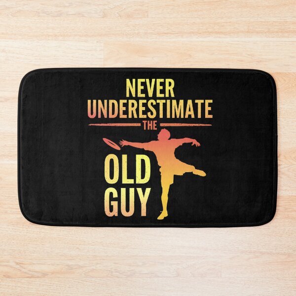 Artikelvorschau, Unterschätzen Sie niemals den alten Discgolfspieler entworfen und verkauft von MN-SHOP-Designs.