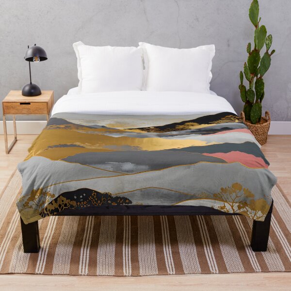 Artikelvorschau, Japanische Landschaft, schimmernde Berggipfel, abstrakte leuchtende Schichten aus goldener Folie, moderne minimalistische japanische Ästhetik entworfen und verkauft von Kintsugi99.