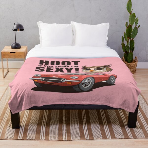 Item preview, Ulula si crees que soy sexy: una glamurosa lechuza en un coche deportivo rojo designed and sold by JPees.