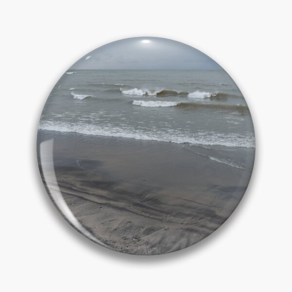 Artikelvorschau, Schneesand und rollende Wellen Strandlandschaft entworfen und verkauft von Georgia Mizuleva.