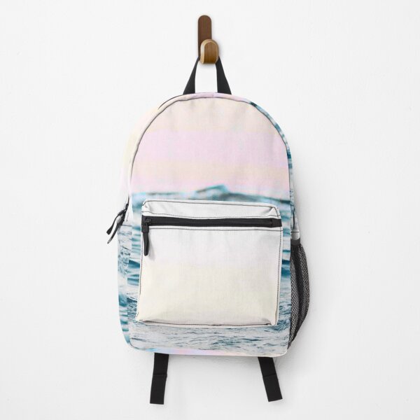 Aperçu de l'œuvre Dreamy Ocean #redbubble #decor créée et vendue par 83oranges.com.