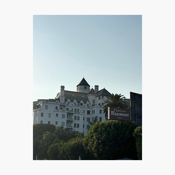Artikel-Vorschau von Atemberaubende Aussicht auf das ikonische Chateau Marmont Hotel in Hollywood, designt und verkauft von MMVisualArts.