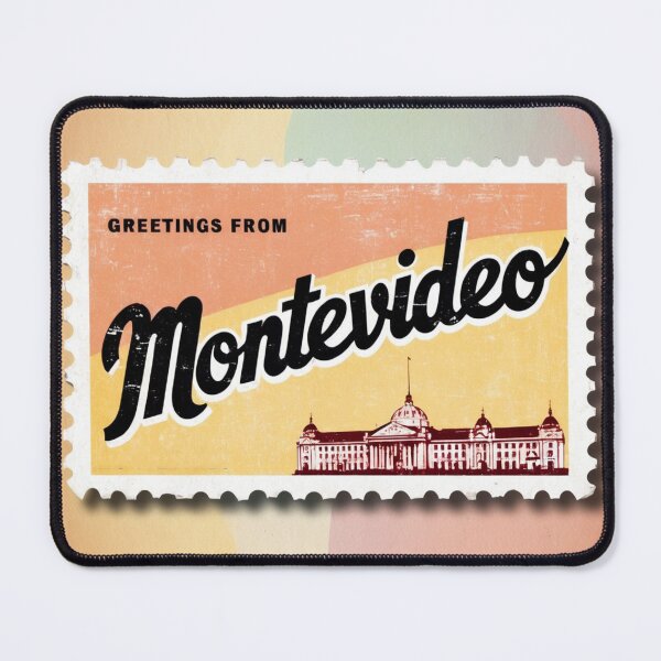 Aperçu de l'œuvre Salutations de Montevideo Uruguay Vintage Travel Retro Postcard Design créée et vendue par TravelPostcardGems.
