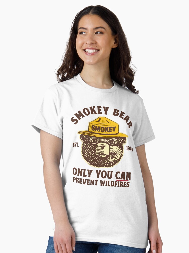 Imagen 2 de 7, Camiseta clásica con la obra PREVENIR INCENDIOS FORESTALES SMOKEY BEAR, diseñada y vendida por TonySpencer.