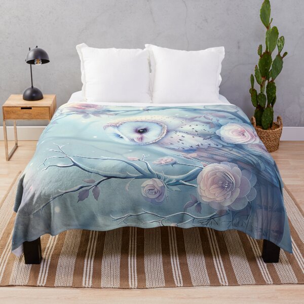 Artikelvorschau, Eule zwischen Blumen. Pastellfarben. Blumenmuster. entworfen und verkauft von MagelliShop.