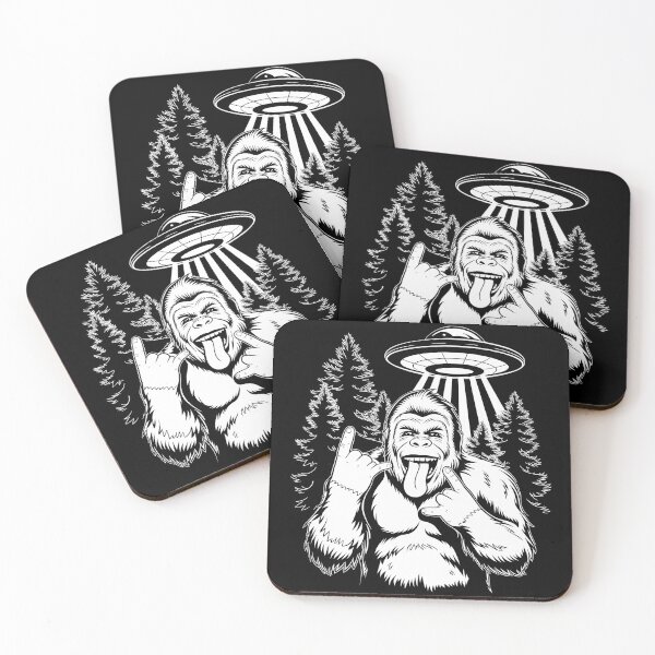 Artikelvorschau, Bigfoot schaukelt UFO-Begegnung Lustiges Alien-Abenteuer-Design entworfen und verkauft von Meme-shirt.