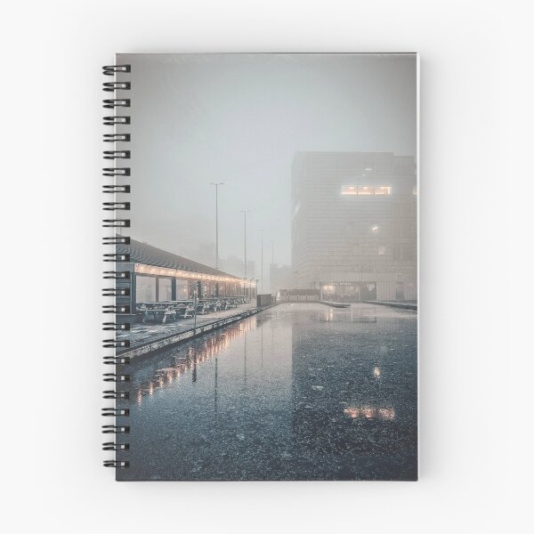 Aperçu de l'œuvre Le quai brumeux créée et vendue par Joanne Kendrick.