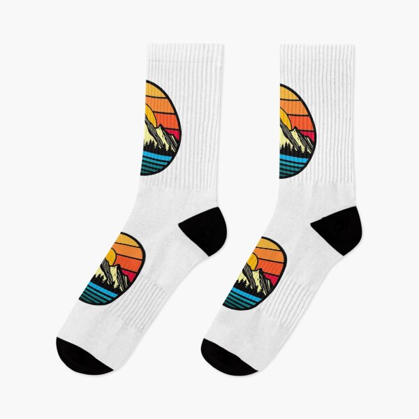 Aperçu de l'œuvre 4WD Adventure: Retro Mountain Stripes for Outdoor Lovers créée et vendue par Timegraf.