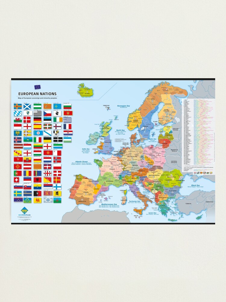 Aperçu 1 sur 3. Impression photo avec l'œuvre Carte des nations d'Europe (multilingue) créée et vendue par Multinatio.