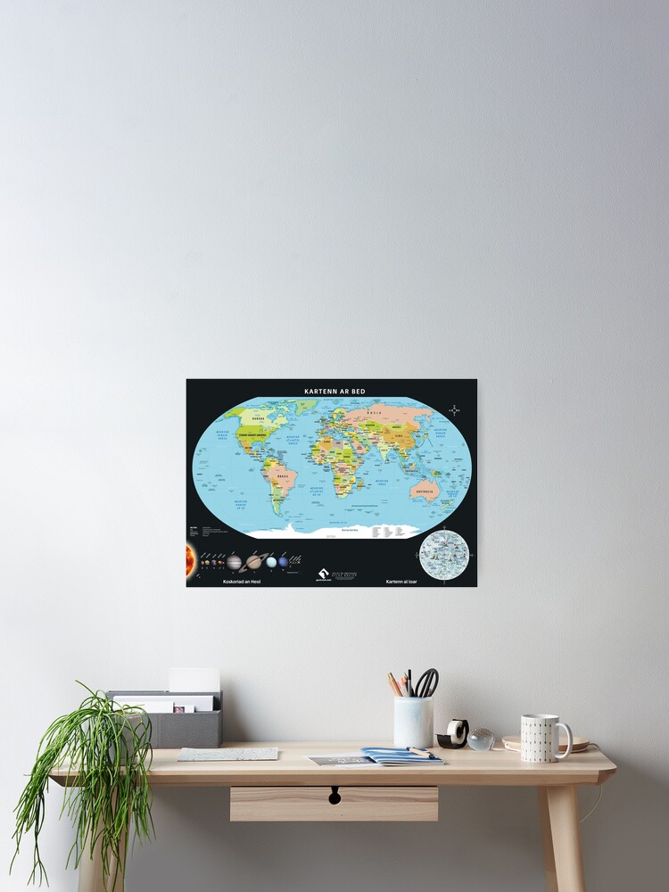 Aperçu 2 sur 3. Poster avec l'œuvre Carte du monde en breton créée et vendue par Multinatio.