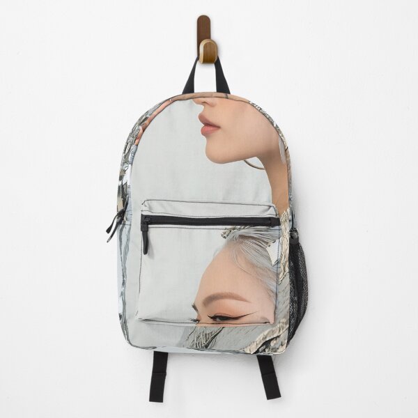 Artikelvorschau, Ein Model präsentiert eine auffällige Frisur mit metallischen Bändern und ein reflektierendes Outfit und unterstreicht damit zeitgenössische Modeinnovationen entworfen und verkauft von anytka.