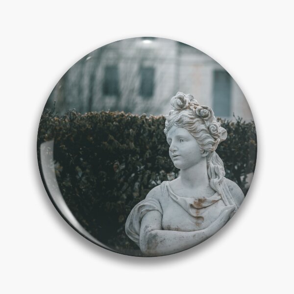 Item preview, Statue in front of the castle designed and sold by LesPhotosDeVio.