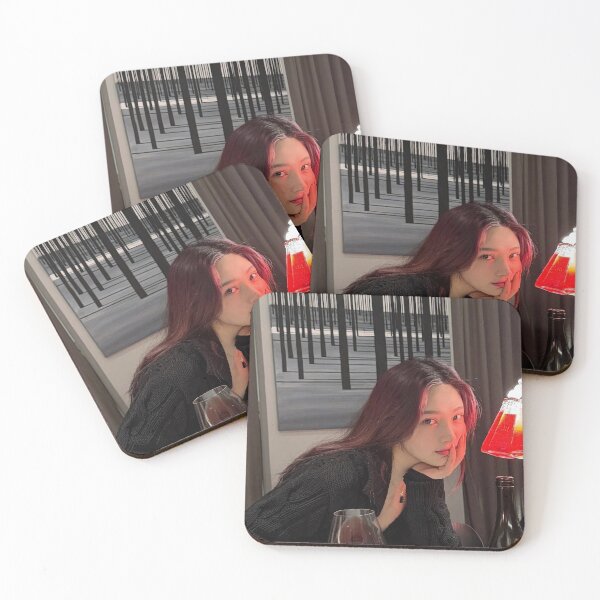 Artikelvorschau, RED VELVET KOSMISCHE RED VELVET FREUDE SÜSSE TRÄUME REVELUV entworfen und verkauft von Valereekmerch.
