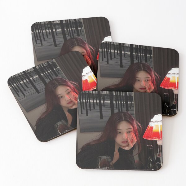 Artikelvorschau, RED VELVET KOSMISCHE RED VELVET FREUDE SÜSSE TRÄUME REVELUV entworfen und verkauft von Valereekmerch.