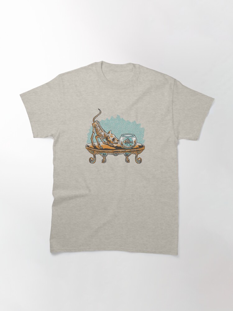Thumbnail 3 von 7, Classic T-Shirt, Skelett Katze mit Fisch designt und verkauft von Kobeko.