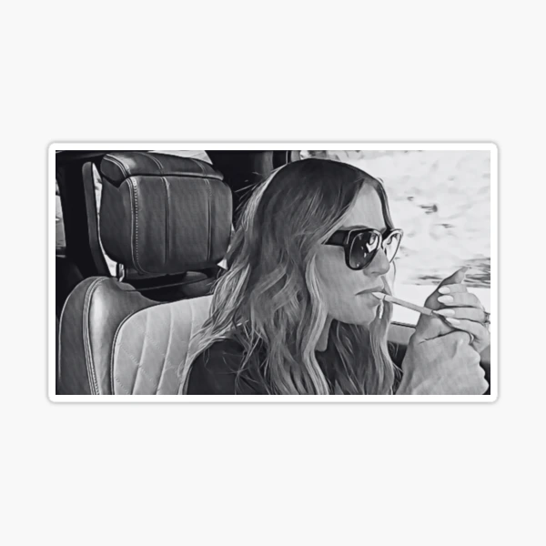 dorit smoking cigarette Imagine on the show idk why she doesn't #RHOBH Dorit reveals her ciggie brand.