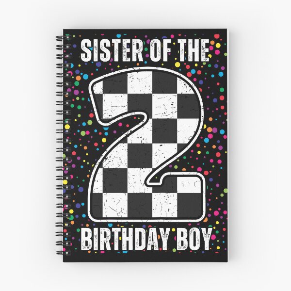 Aperçu de l'œuvre Sœur du garçon qui fête son 2e anniversaire 2 voitures de course 2e anniversaire voiture de course drapeau créée et vendue par splashworks.
