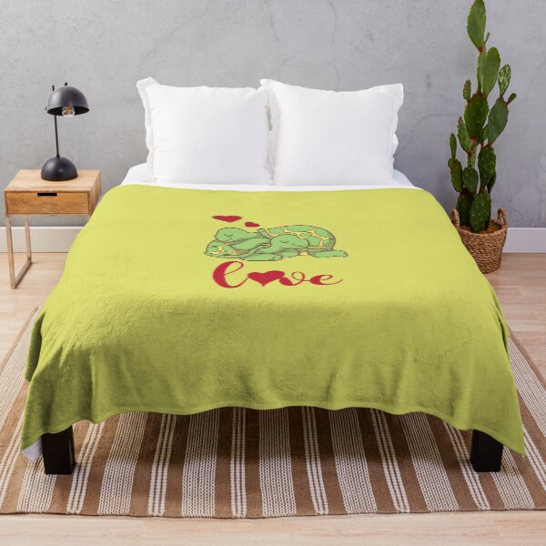 Aperçu de l'œuvre Duo adorable : T-shirt Saint-Valentin à thème cœur créée et vendue par ChitraWoman.