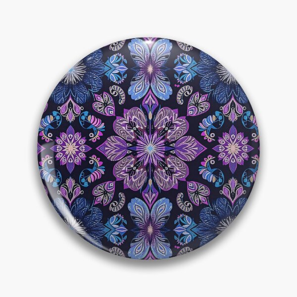 Artikelvorschau, Elegantes Blumenmuster in Auberginenfarben für Stoffe, Tapeten und Heimdekorationsprojekte entworfen und verkauft von designdukan.