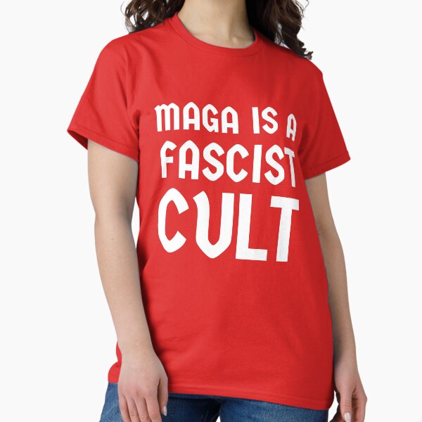 Vista previa del artículo con la obra «MAGA es una secta fascista », diseñado y vendido por Rachel the Artist .
