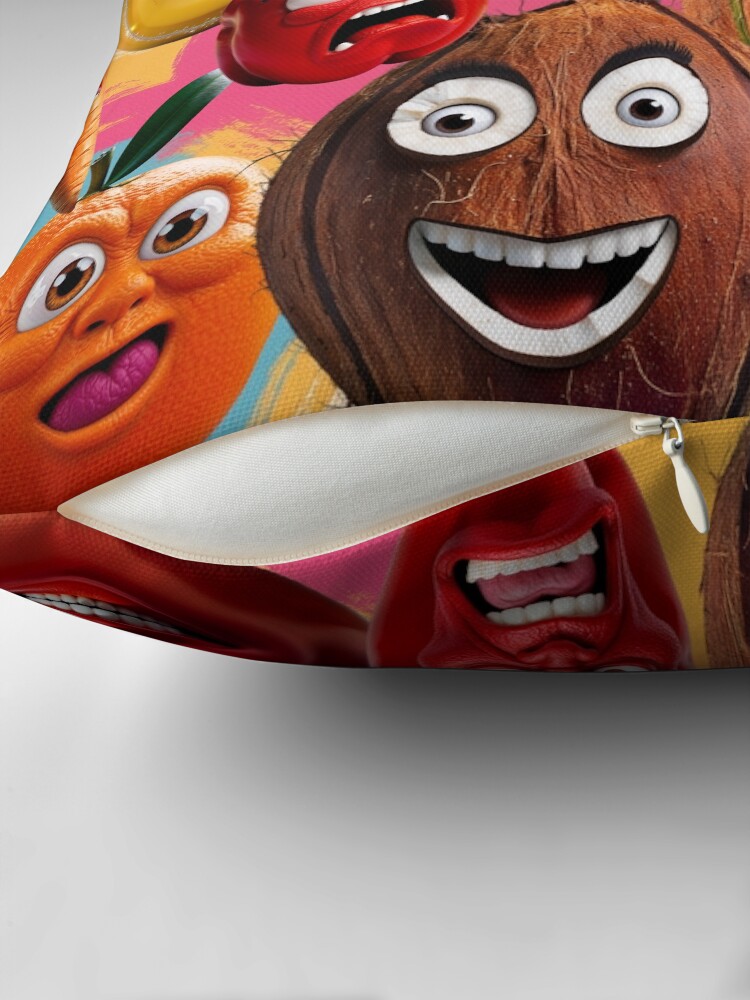 Aperçu 2 sur 4. Coussin avec l'œuvre L'Assiette Fantasmagorique. créée et vendue par Vinidal.