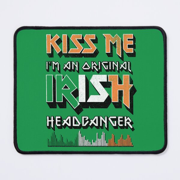 Aperçu de l'œuvre Embrasse-moi, je suis irlandais - headbanger original, chemise de la Saint-Patrick créée et vendue par SpecialtiesShop.
