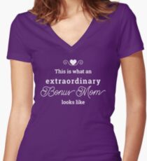 This is what an extraordinary Bonus Mom looks like Women's Fitted V-Neck T-Shirt