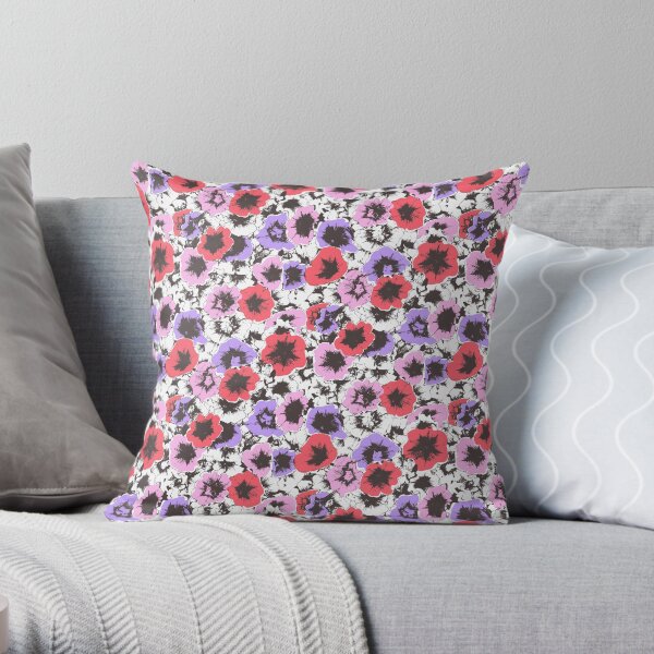 trumpet flowers pinks Throw Pillow