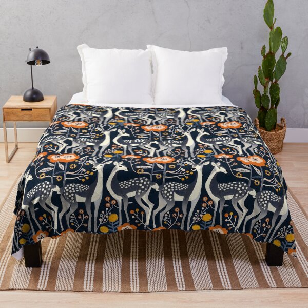 Artikelvorschau, Hirsch und Reh - modernes Muster entworfen und verkauft von Folksy Living.