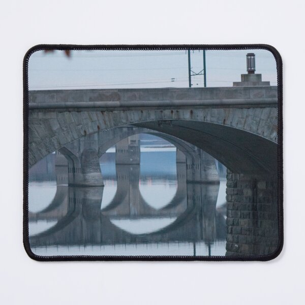 Artikelvorschau, Steinbrücke mit ruhiger Spiegelung entworfen und verkauft von rhosbahu.