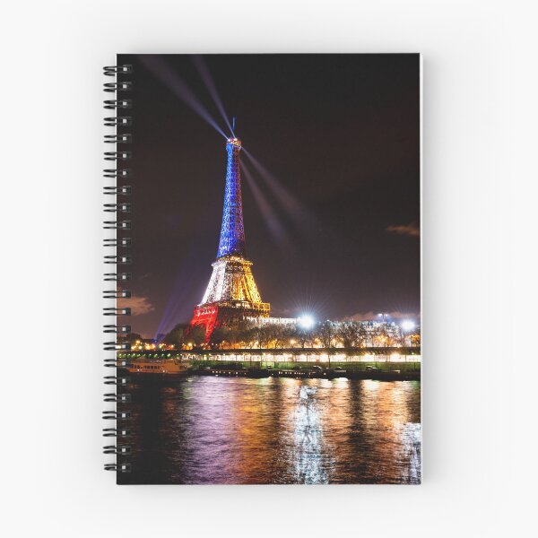 Aperçu de l'œuvre La Tour Eiffel illuminée en Bleu-Blanc-Rouge, Paris, France créée et vendue par Pascal-F.