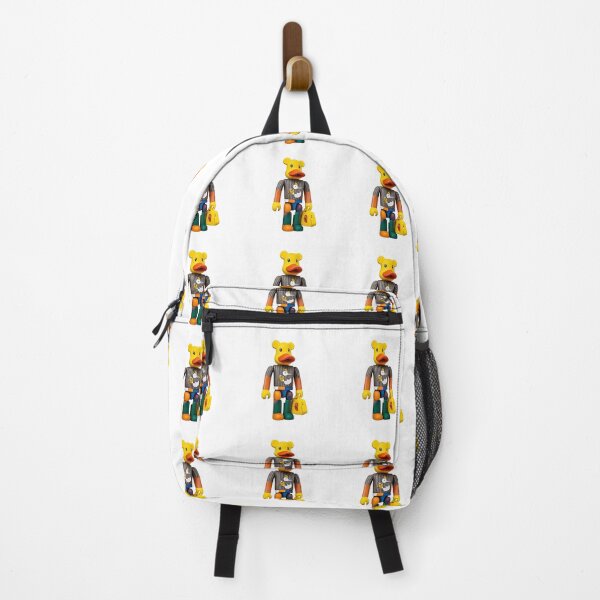Artikelvorschau, Eine lebendige und skurrile Spielzeugfigur vereint die Merkmale eines Bären und einer Ente, ist mit einem bunten Muster und einer dazu passenden Handtasche verziert. entworfen und verkauft von KanDa-Shop.