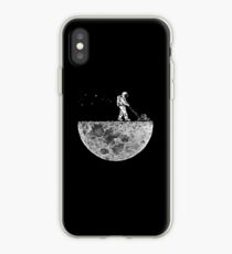Astronaut, der den Mond mäht iPhone-Hülle & Cover