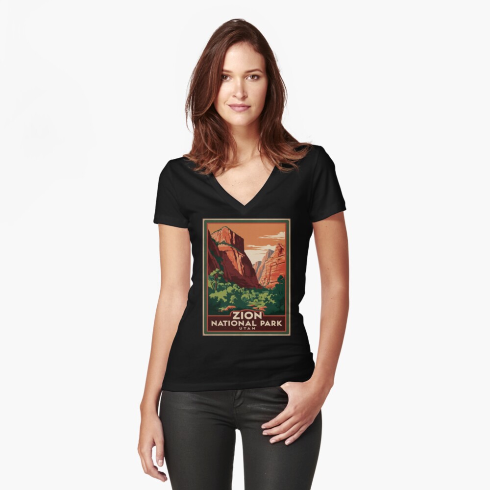 Vista previa del artículo con la obra «Camiseta entallada de cuello en V», diseñado y vendido por GoodOldVintage.