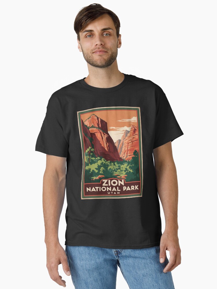 Imagen 1 de 7, Camiseta clásica con la obra Un antiguo cuadro de viaje del Parque Nacional Zion, Utah, EE. UU., diseñada y vendida por GoodOldVintage.