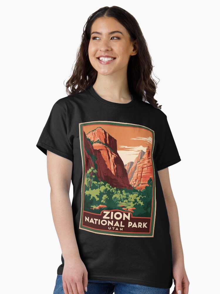 Imagen 2 de 7, Camiseta clásica con la obra Un antiguo cuadro de viaje del Parque Nacional Zion, Utah, EE. UU., diseñada y vendida por GoodOldVintage.