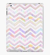 Vinilo o funda para iPad Girly pink hand painted watercolor chevron pattern