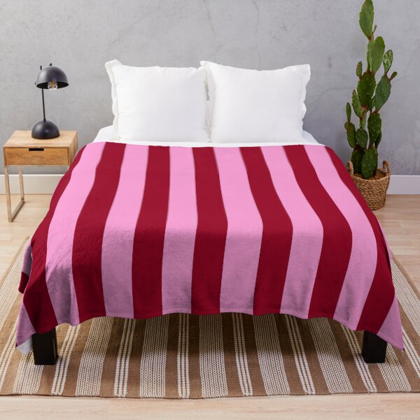 Vista previa del artículo con la obra «Patrón de rayas de color rojo frambuesa sobre rosa», diseñado y vendido por OneThreeSix.