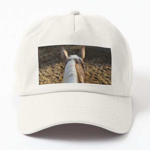 Aperçu de l'œuvre Regarder à travers les oreilles des chevaux créée et vendue par Maxtheman.