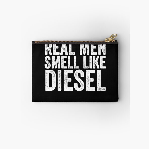 Artikelvorschau, Echte Männer riechen nach Diesel Lustige Dieselmechaniker-Ausrüstung entworfen und verkauft von DynamicDesign.