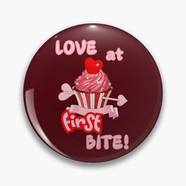 Artikelvorschau, Liebe auf den ersten Biss - Süßes Dessert Cupcake Love Design entworfen und verkauft von TousheArt.