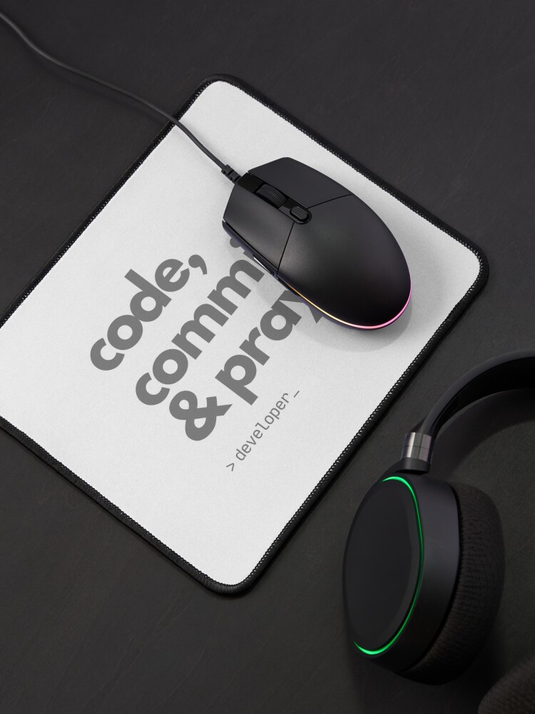 Thumbnail 4 von 5, Mauspad, Code, Commit & Pray – Kunst für Entwickler designt und verkauft von TheBitwiseShop.